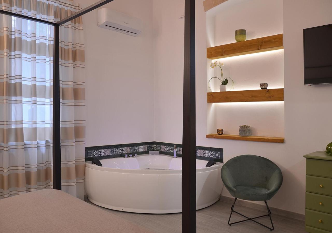 The Court Suites & Spa ตารันโต ภายนอก รูปภาพ