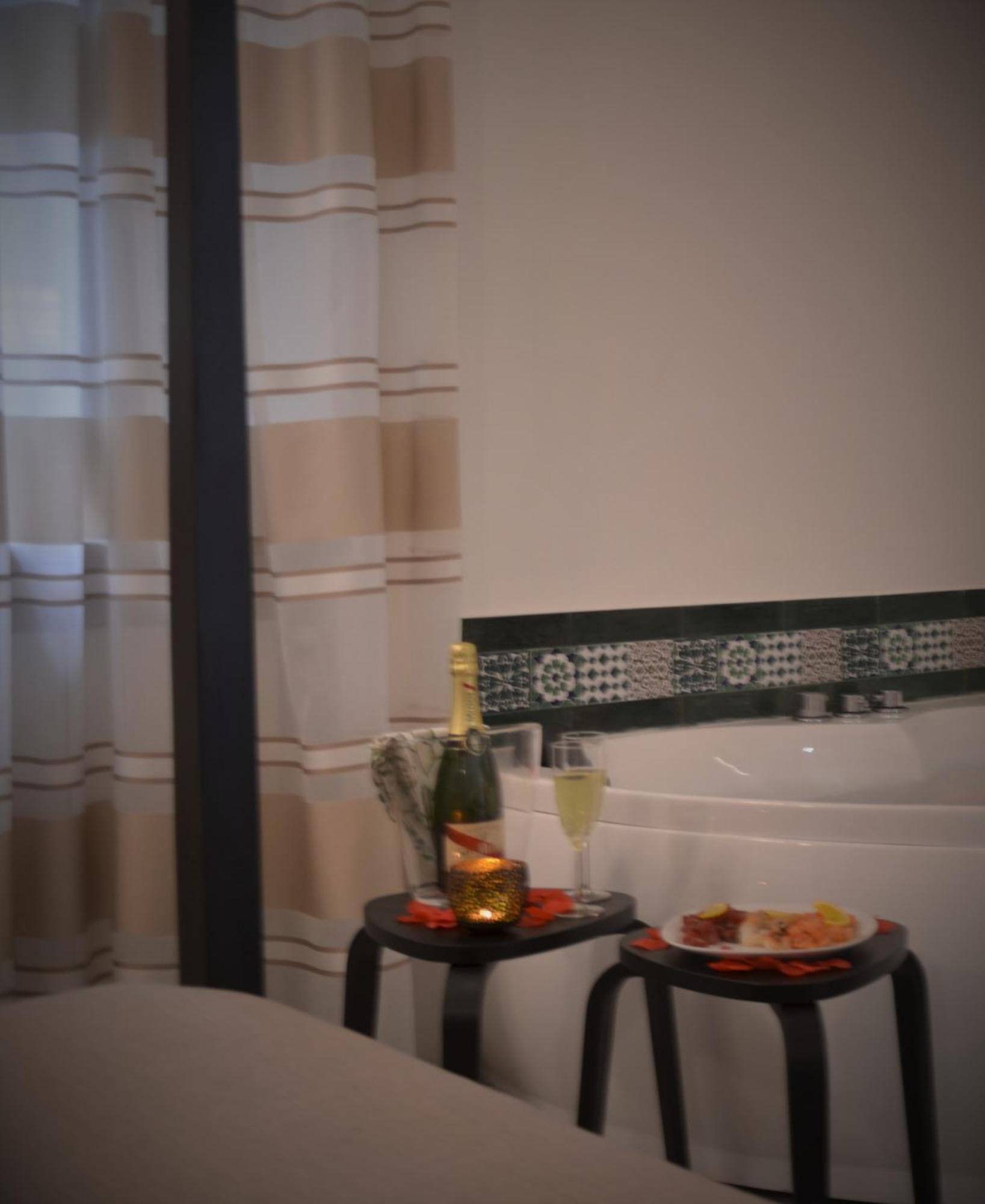 The Court Suites & Spa ตารันโต ภายนอก รูปภาพ
